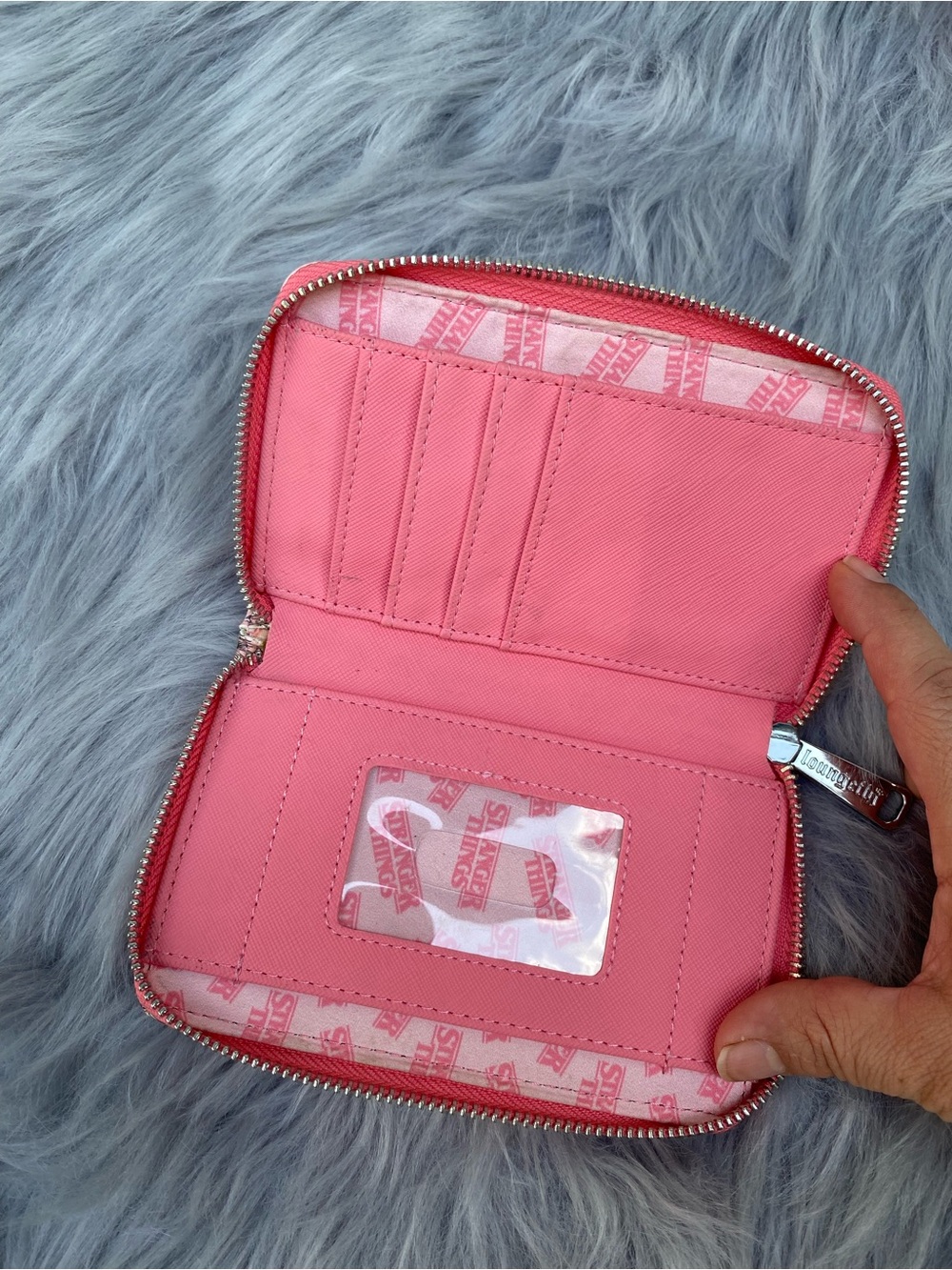 Loungefly Stranger Things Creatures
Wallet 💝✨💝✨ - Picture 7 of 15